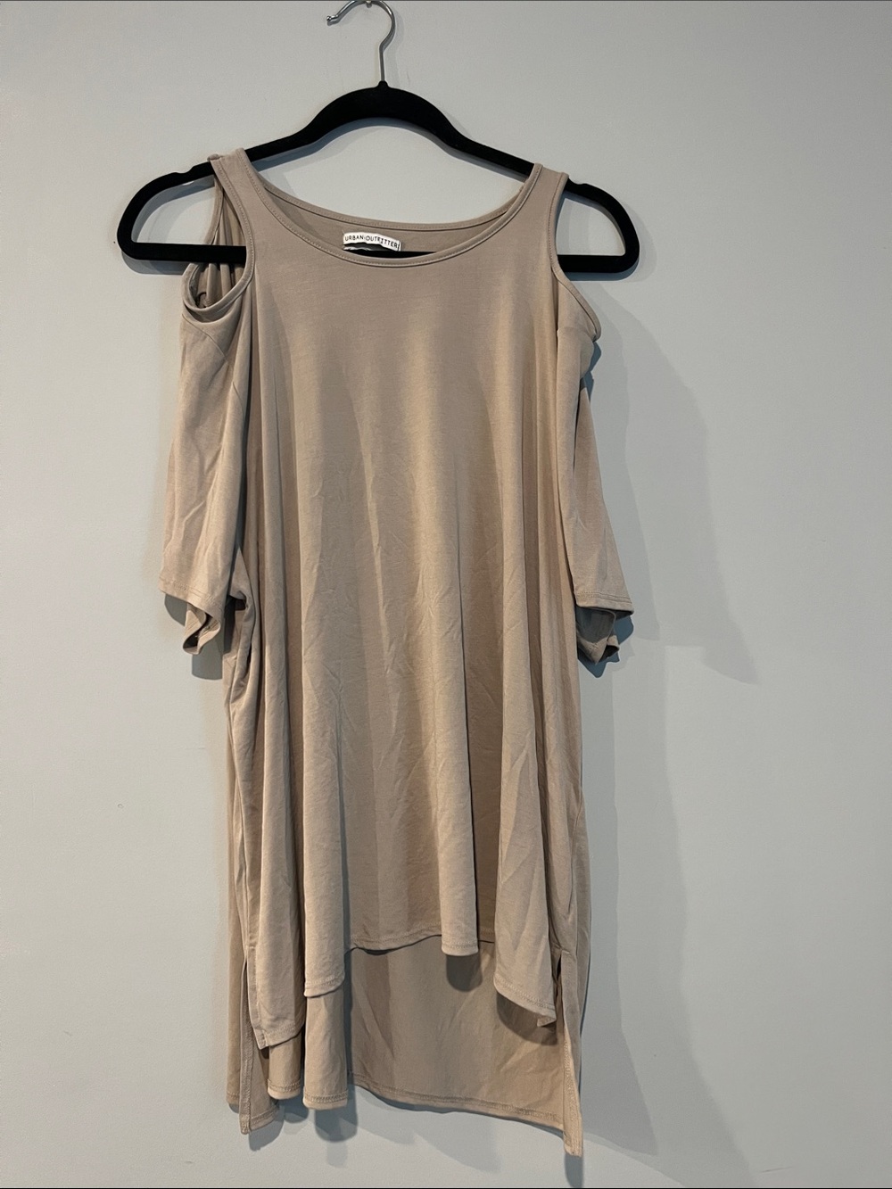 Cold-Shoulder top in Light Taupe